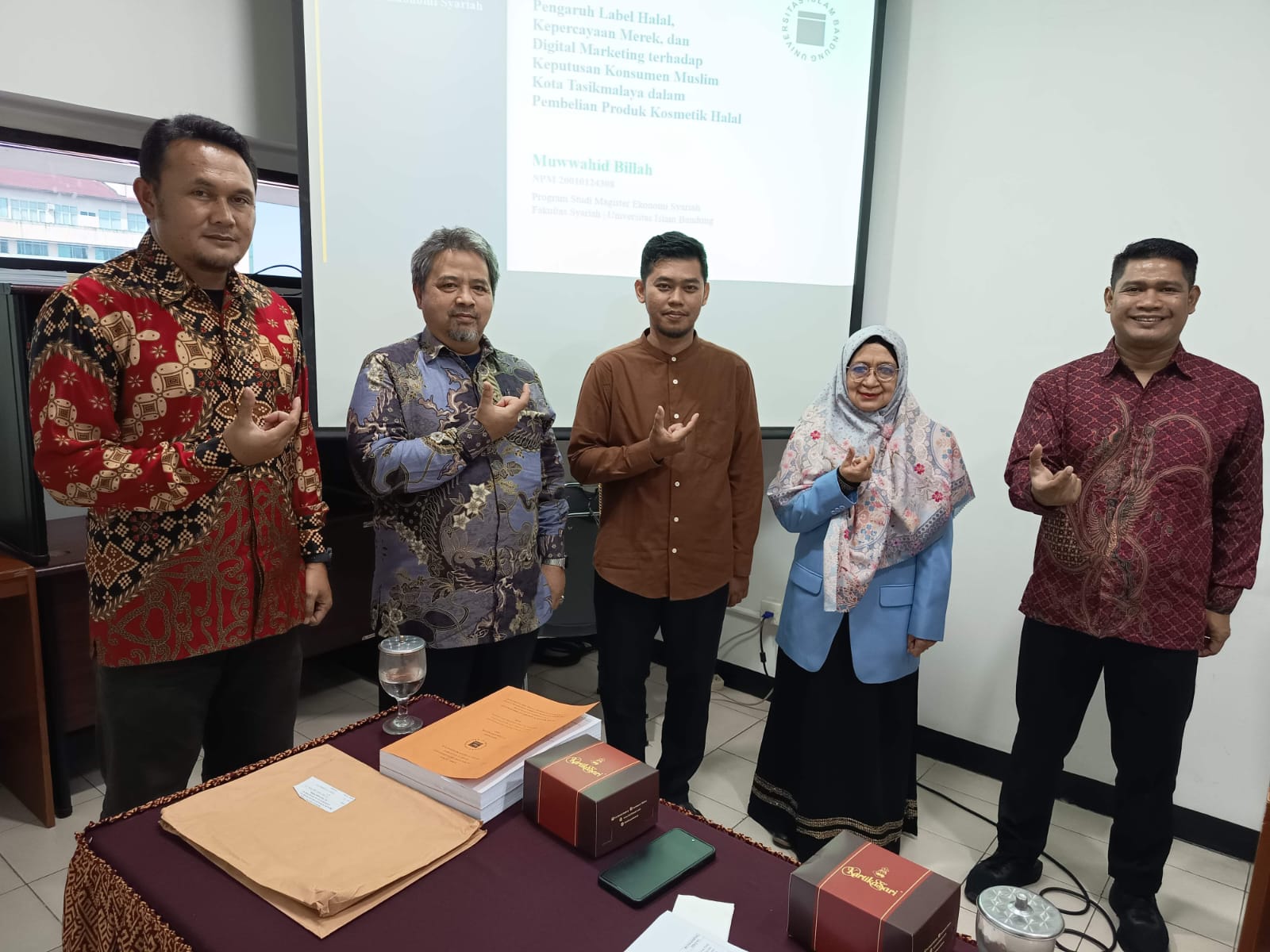 Muwwahid Billah Raih Predikat Pujian dengan IPK 3,99 dalam Ujian Tesis Magister Ekonomi Syariah